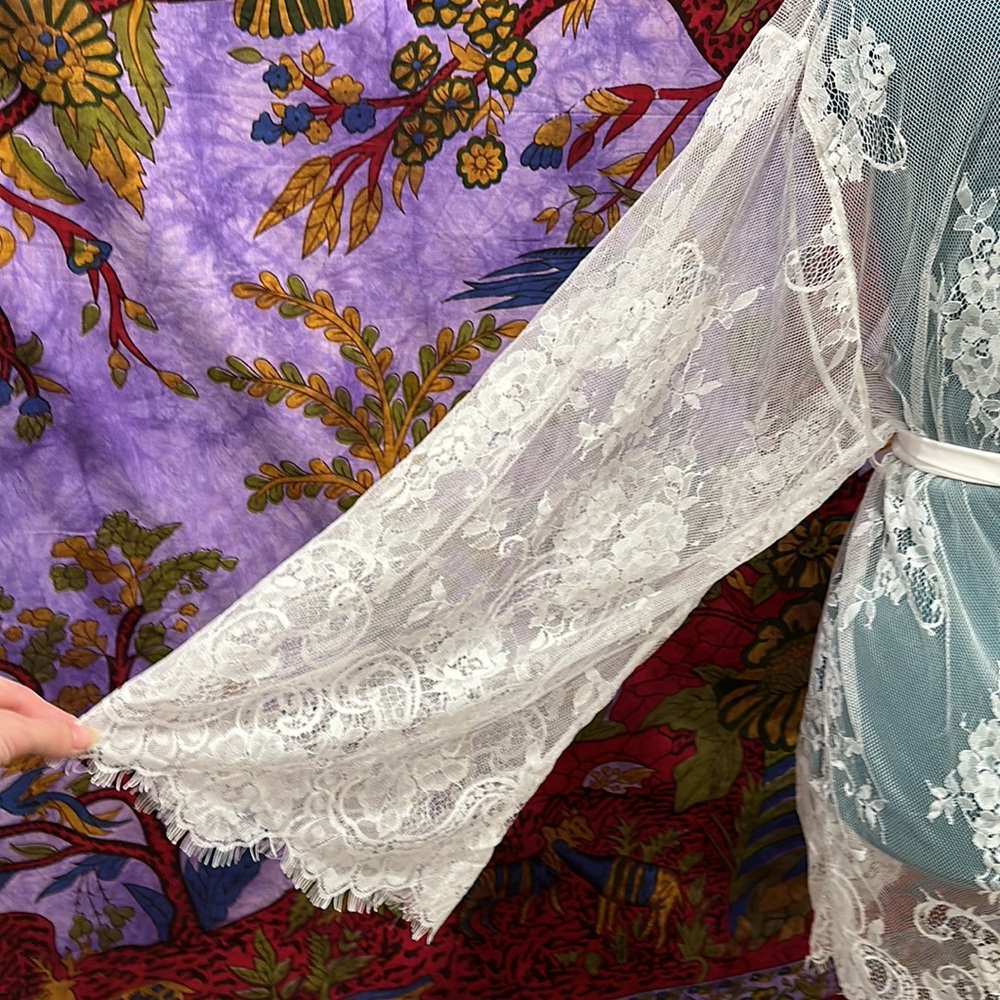 Meshki White Lace Robe - Picture 4 of 4